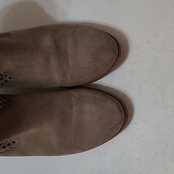 Michael Kors women's perforated suede ankle boots size 8.5 - Picture 8 of 13